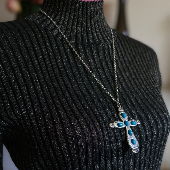 1970s Silvertone and Faux Turquoise Pendant Necklace. - Picture 2 of 7